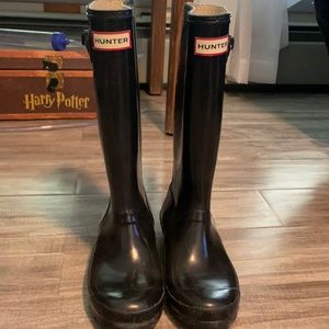 black hunter boots